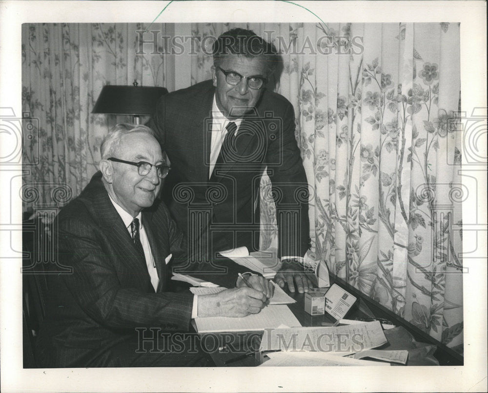 1971 Press Photo Dr. Alexander Marble Harvard University Professor - Historic Images