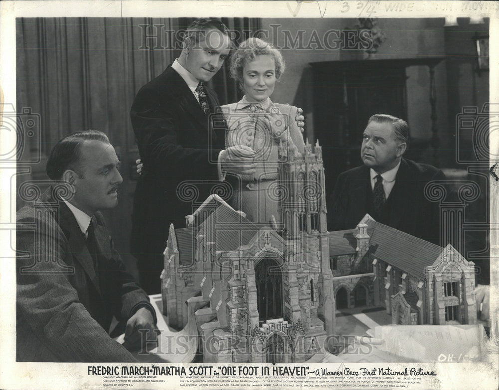 1941 Press Photo Actors Frederic March and Martha Scott in &quot;One Foot In Heaven.&quot; - Historic Images