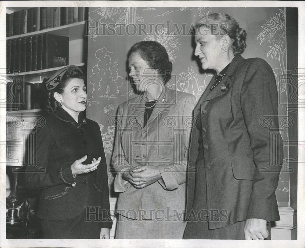 1953 Press Photo Mrs Albert Lindor John Lee Harold Monger Vice President Voters - Historic Images