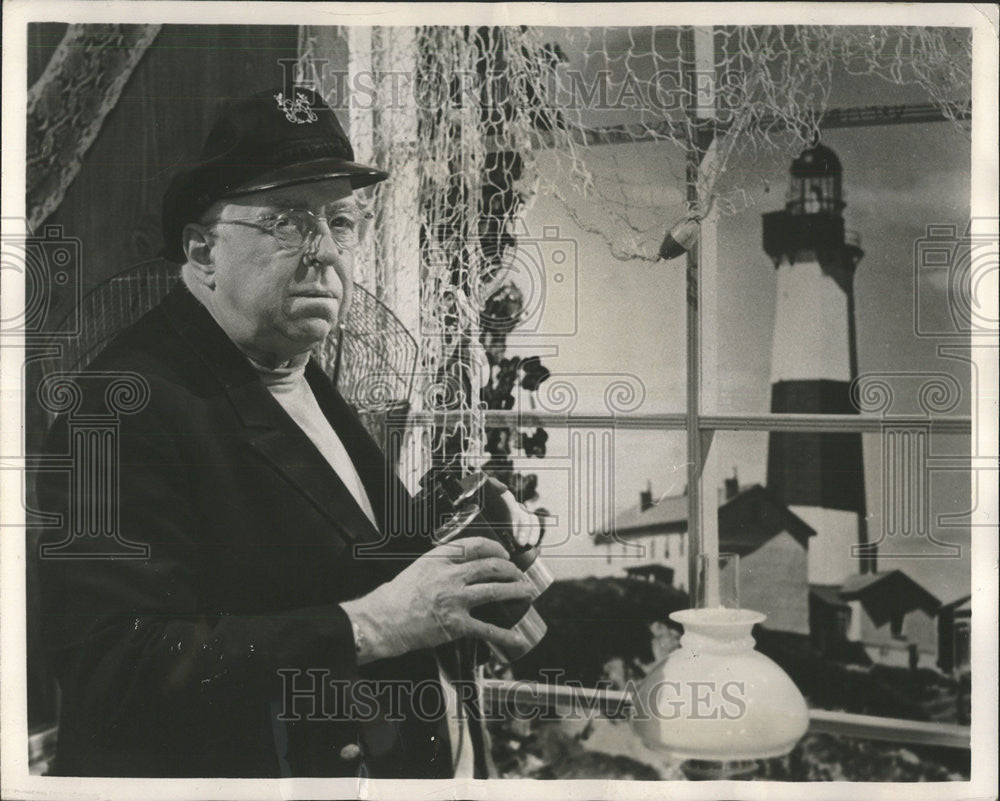 1952 Press Photo Philip Lord Adventures Captain Hartz Television Movie Actor - Historic Images
