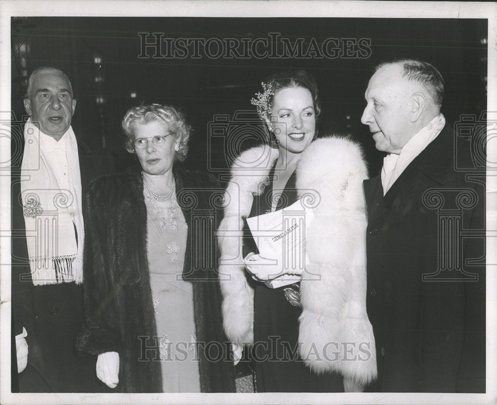 1946 Press Photo Herbert Lorber Frank Bering chairman Treasure Finance Opera - Historic Images