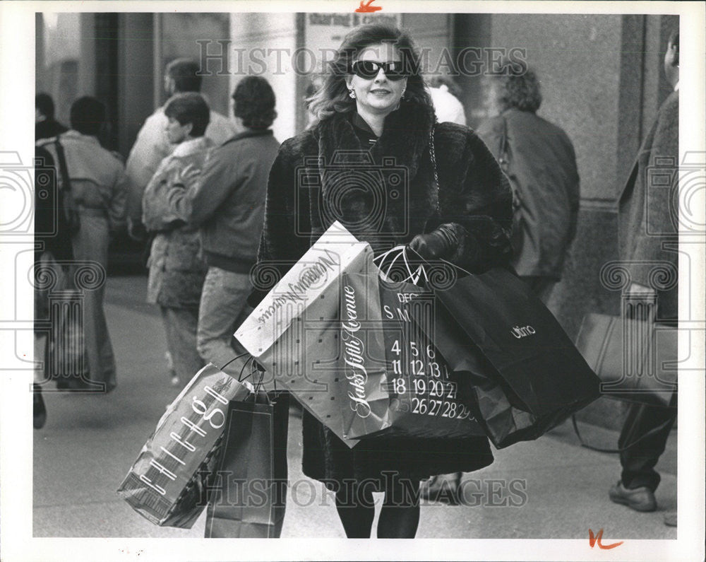 1988 Press Photo Jennifer Aubrey makes the rounds selecting Winfrey&#39;s wardrobe - Historic Images