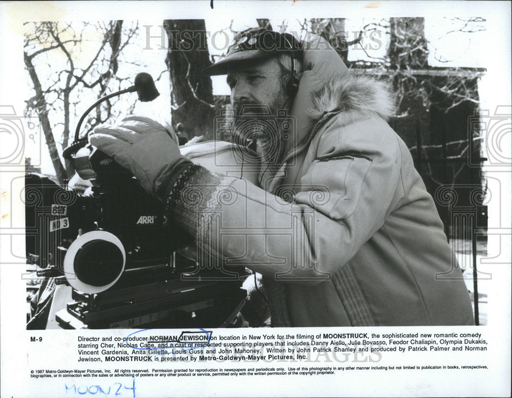 1988 Press Photo Director co producer Norman Jewison Moonstruck Cher Necolas - Historic Images