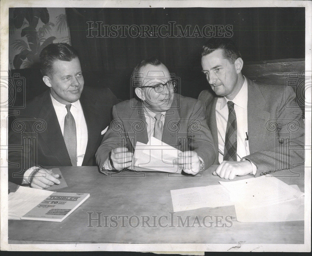 1954 Press Photo Dr. Kenneth W. Lund, Jon Regier, And Charles Shireman - Historic Images