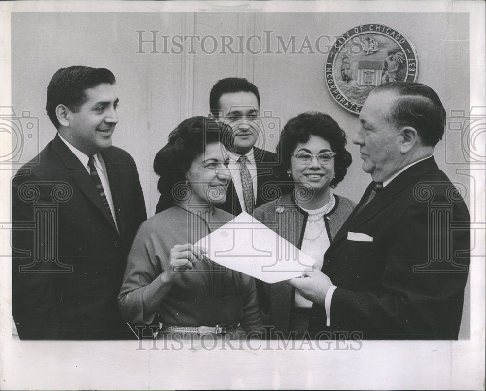 1963 Press Photo Mayor Daley United Latin American Citizens David Cerda Julia - Historic Images