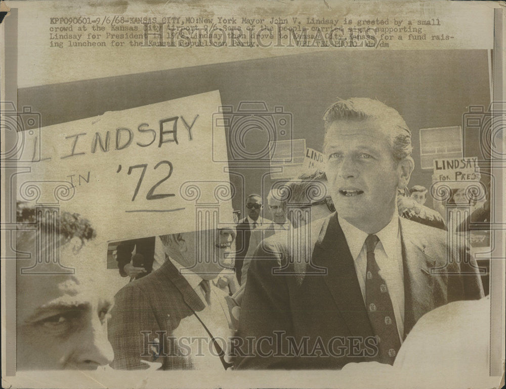 1968 Press Photo John V. Lindsay New York Mayor at Kansas City Airport - Historic Images