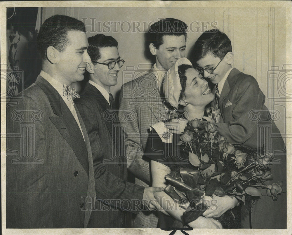 1953 Press Photo Reuben Levin Springfield Chicago Mother State Street Council - Historic Images