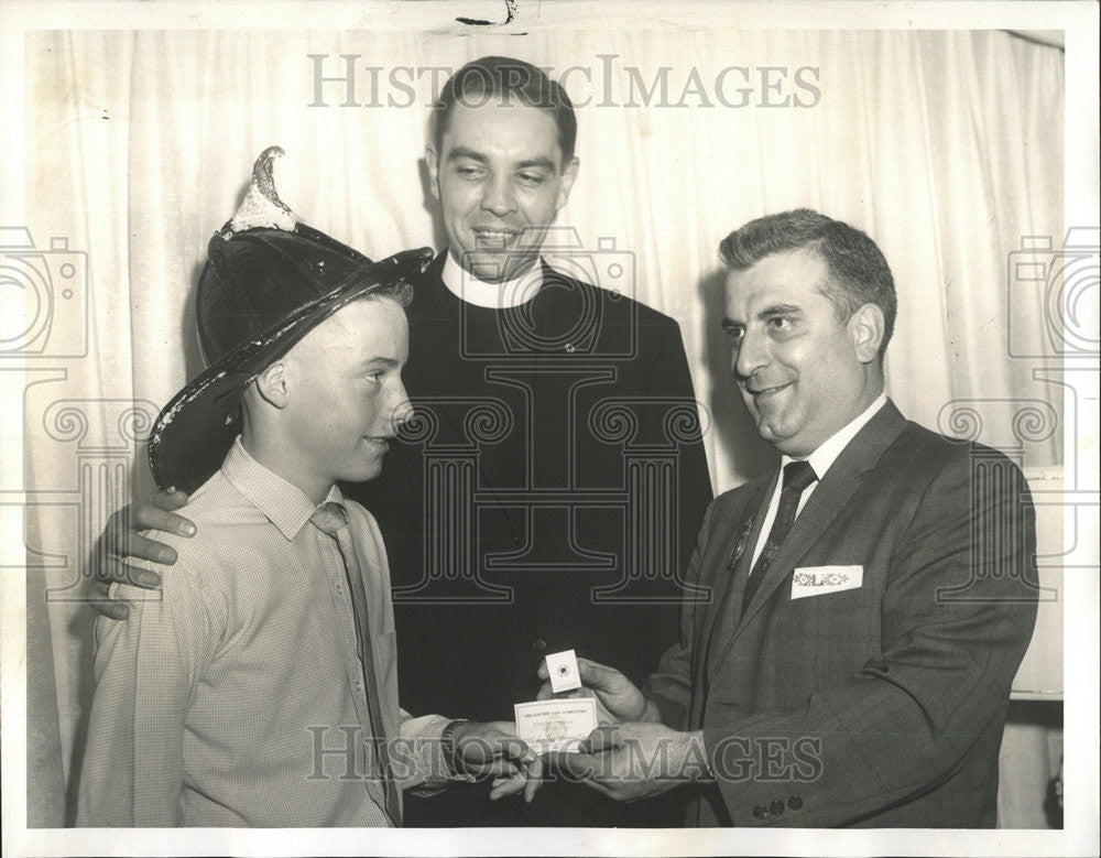 1960 Press Photo Chuck Corrigan, Hy Levine &amp; Reverend Patrick Barnes, Fires - Historic Images