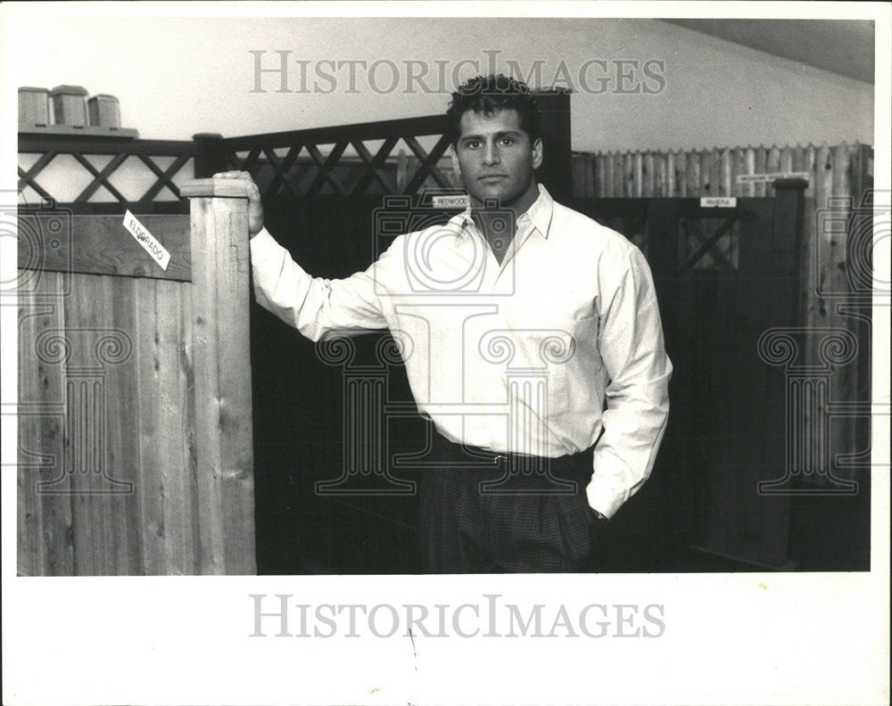 1986 Press Photo Jim Levin President Tru Link Fence Company Business Gianni Oak - Historic Images