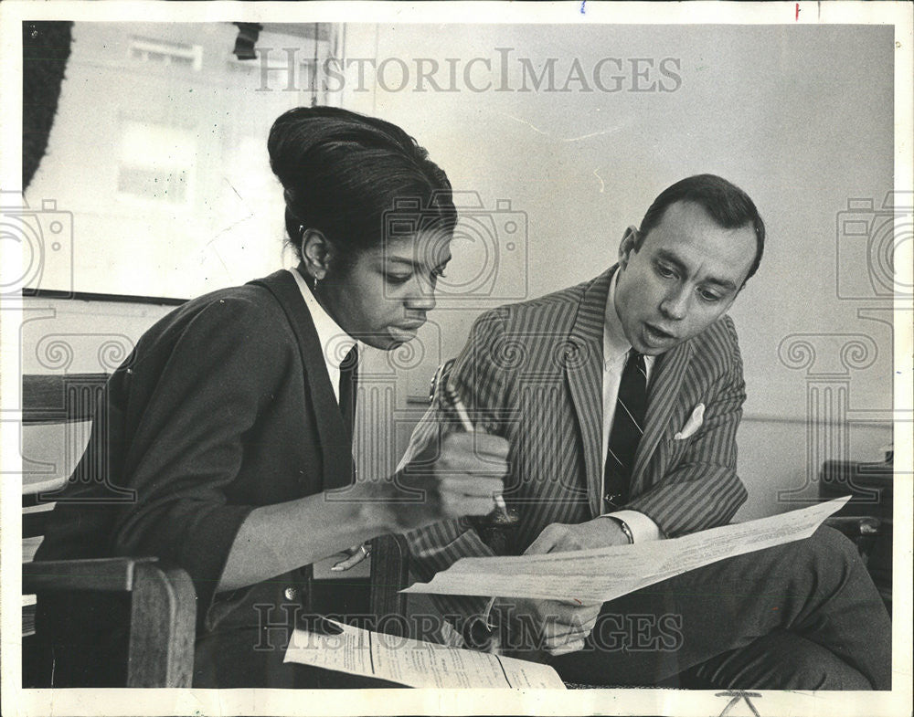 1966 Press Photo Candids of Lois Leveston  Counselor in training Larry Borrows - Historic Images