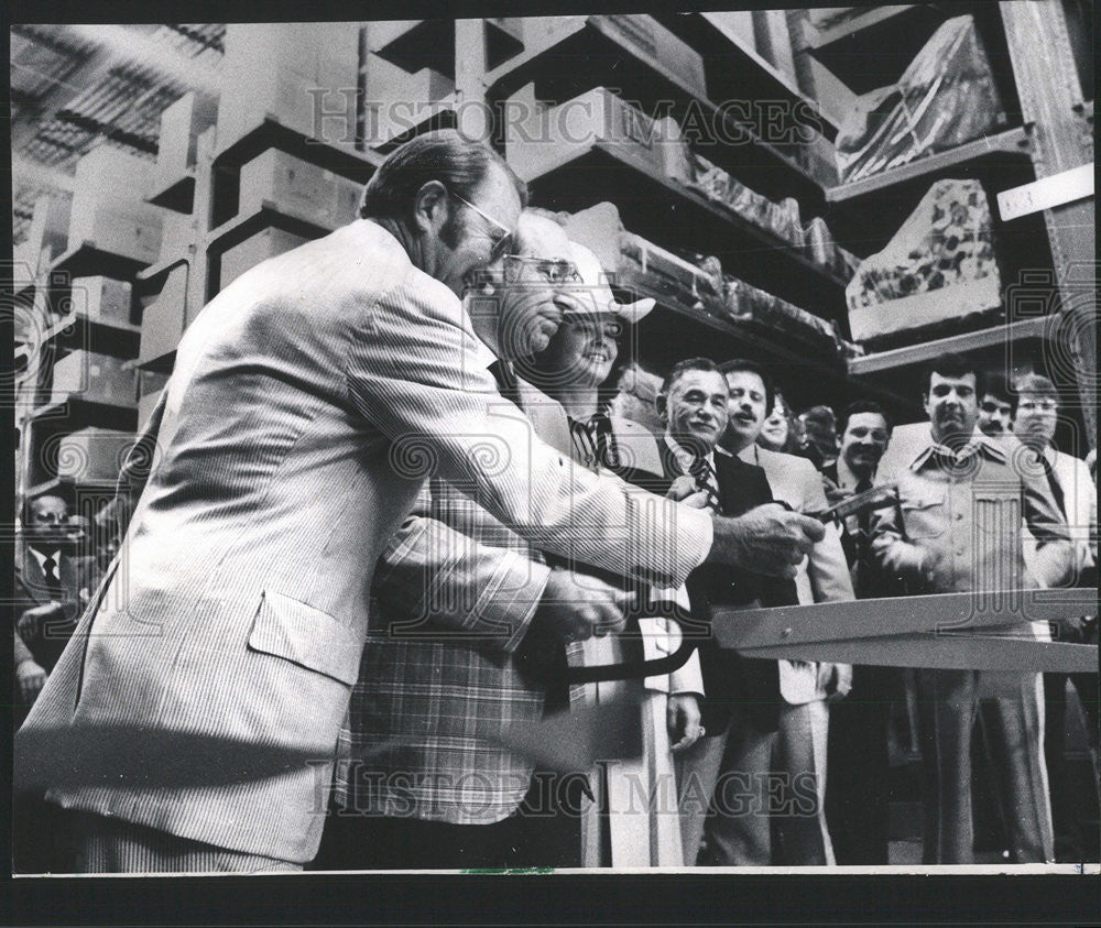 1974 Press Photo Ralph Levitz board of Chairman of Levitz Furniture Co ...