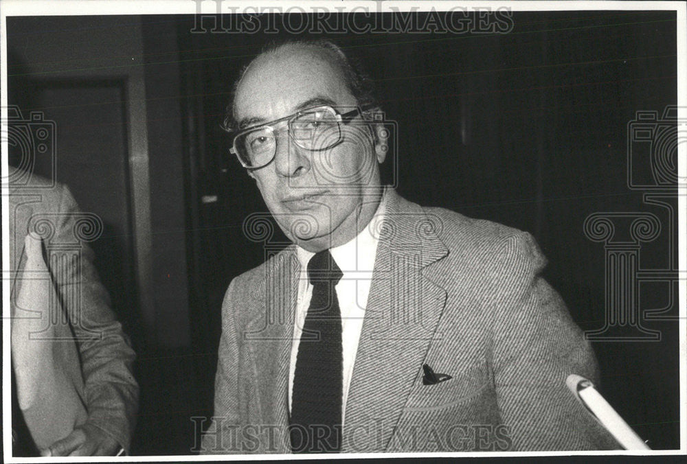 1981 Press Photo Leroy Levitt President Chicago Board Health Reagan Shoot Hall - Historic Images