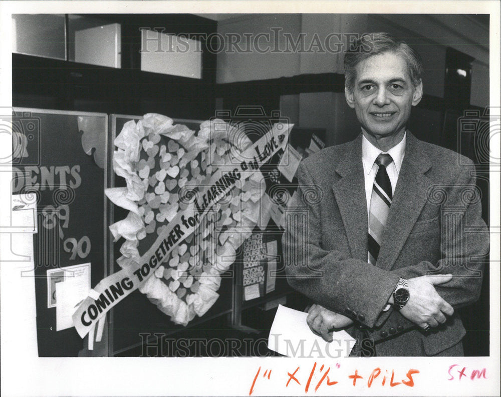 1990 Press Photo Pilsen Academy Hispanic School Student William Levin Council - Historic Images