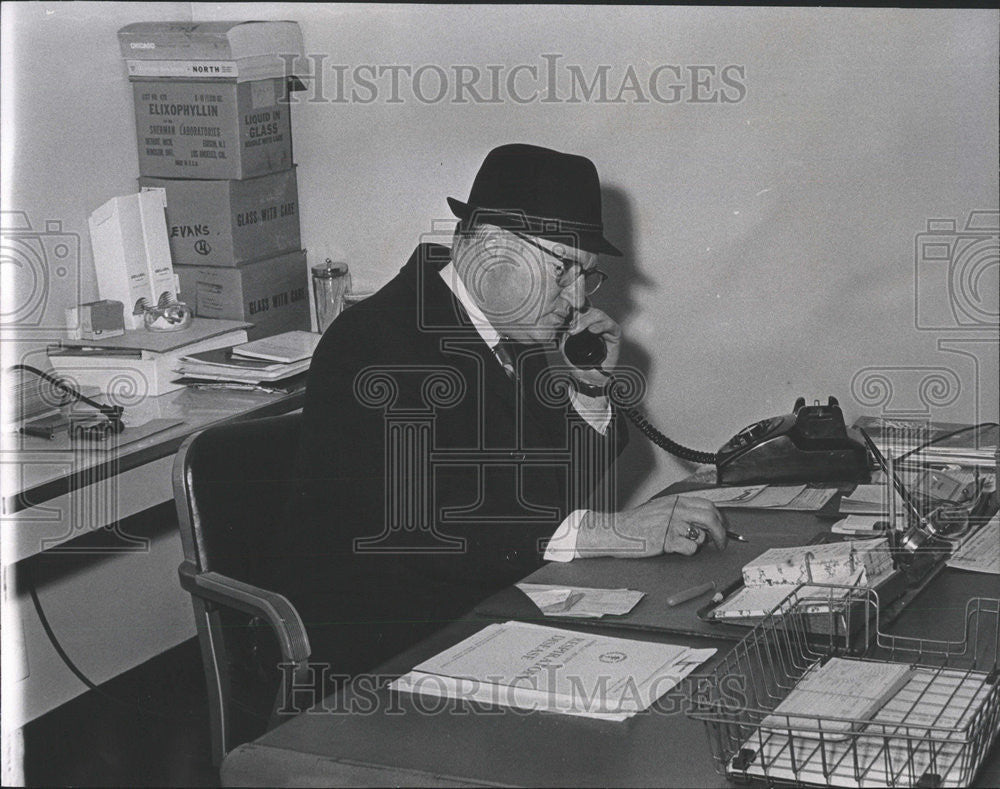 1966 Press Photo Arthur Le Vine physician Municipal Tuberculosis Sanitarium - Historic Images