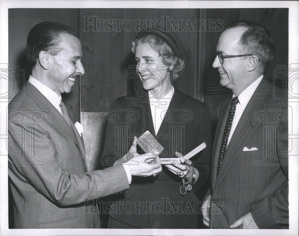 1953 Press Photo Mrs. Clare Booth Luce American Ambassador Italy - Historic Images