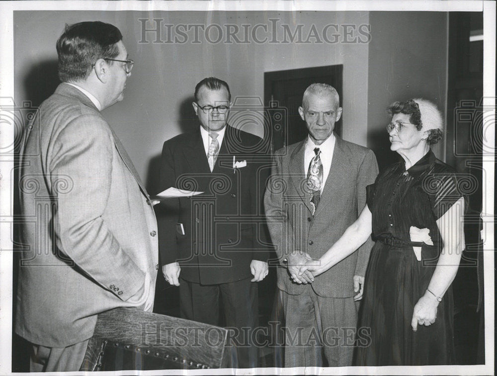 Press Photo County Judge Robert other official attend meet office room - Historic Images