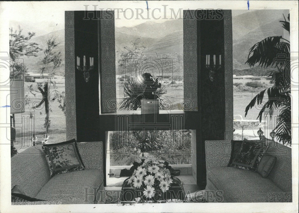 1968 Press Photo Robert Lindenthal Home Den Palm Spring - Historic Images