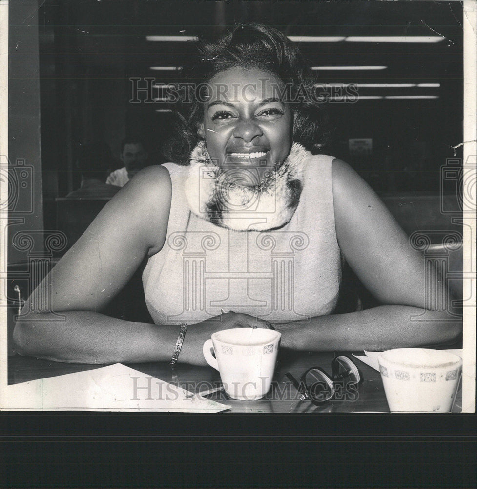 1971 Press Photo Ouida Lindsey IC broken windows school doors broken Shame Work - Historic Images