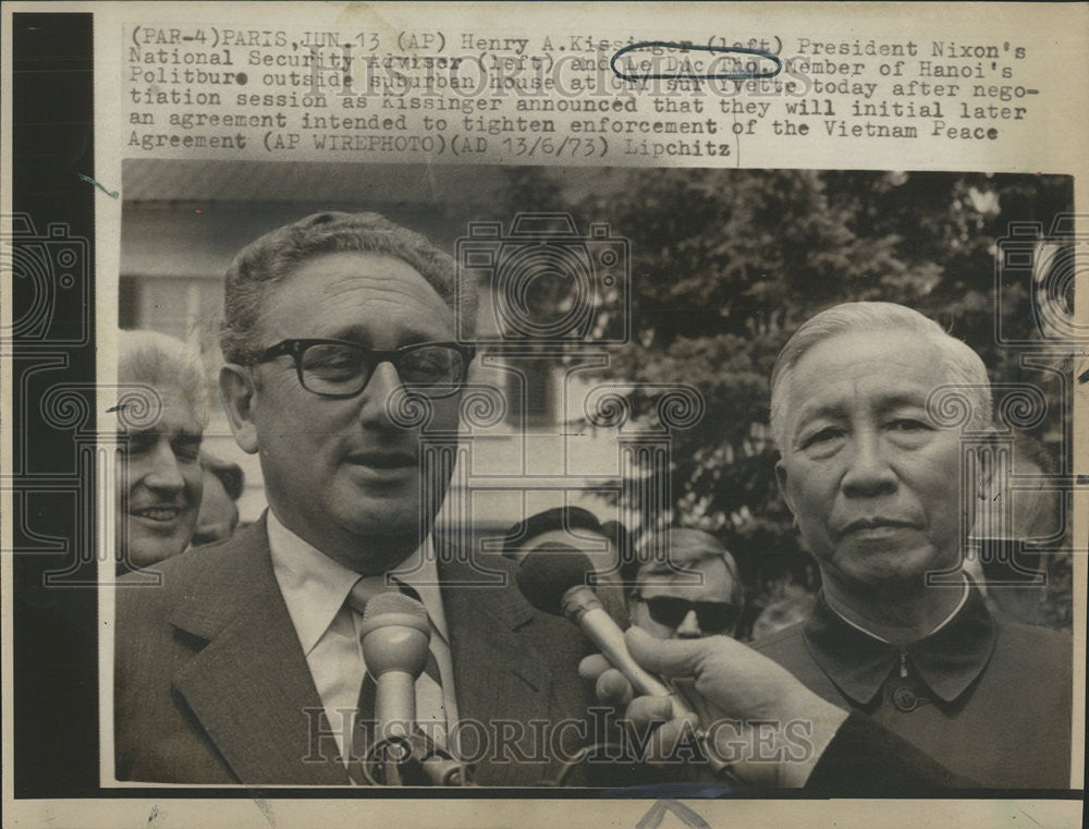 1973 Press Photo Henry Kissinger President Nixon Le Duc Tho Hanoi member talk - Historic Images