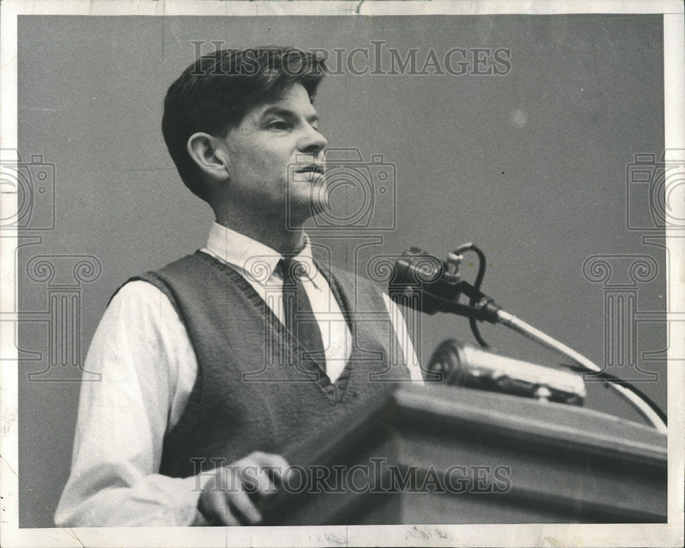 1967 Press Photo Staughton Lynd Northwestern teach Evanston spaek - Historic Images