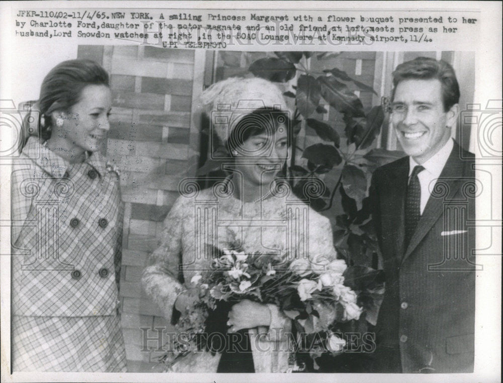 1965 Press Photo Smiling Princess Margaret Flower Bouquet Charlotte Ford Motor - Historic Images