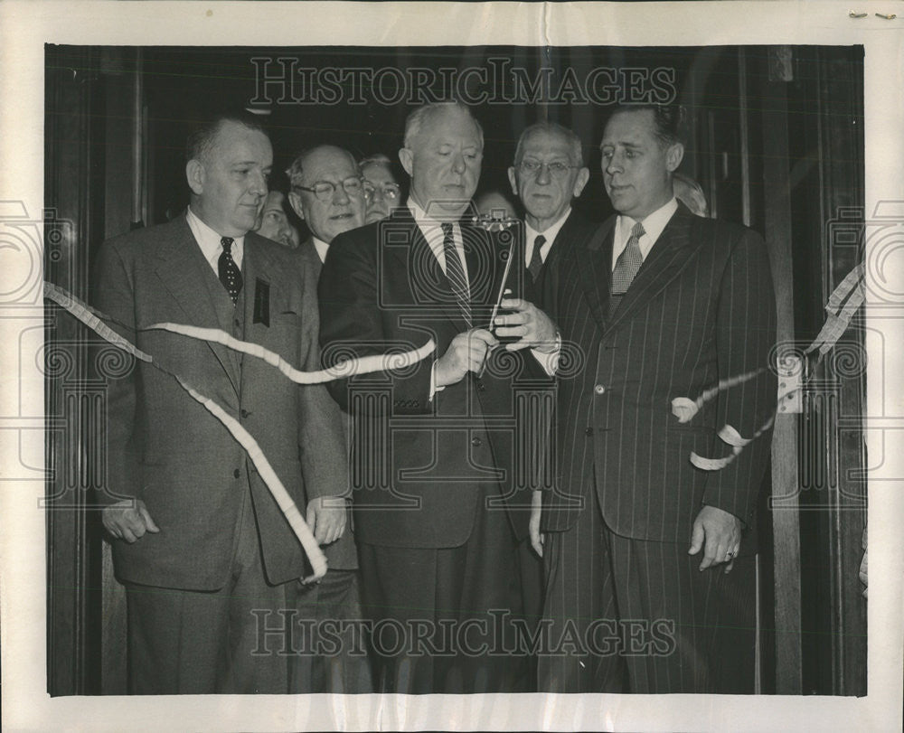 1954 Press Photo Merrill Kirkland Pres. Chicago Chapter Cuts the Ribbon. - Historic Images