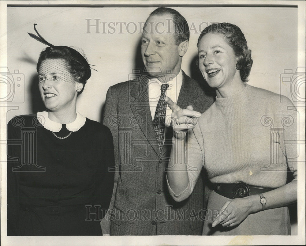 1955 Press Photo Mrs Robert Schroeder Northfield Austin Kiplinger Grinnell Burke - Historic Images