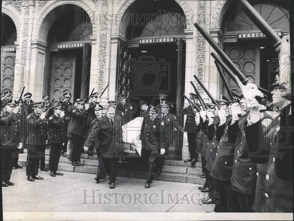 1974 Press Photo Police Honor Guard Attention Casket Patrolman William Marsek - Historic Images