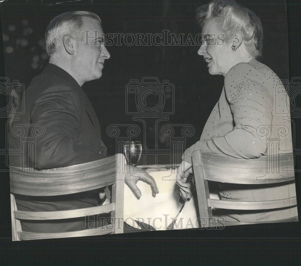 1944 Press Photo Illinois Governor Dwight Green Birthday Party Marion Martin - Historic Images