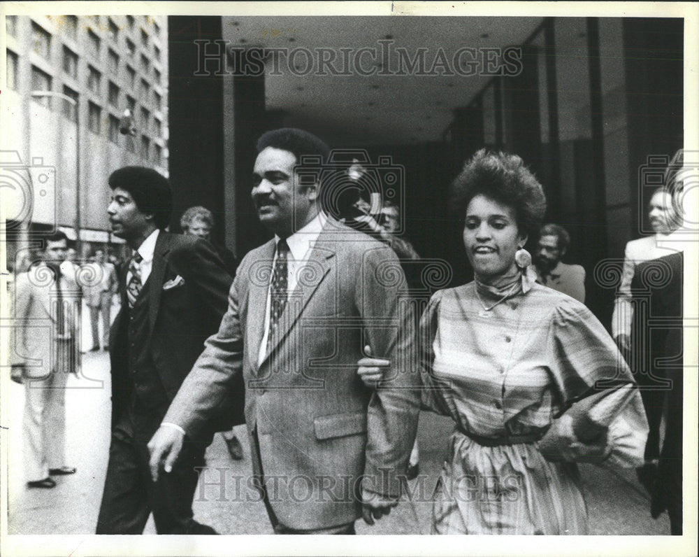 1983 Press Photo Alderman Tyrone Kenner, Daughter Renee Leave Federal Building - Historic Images