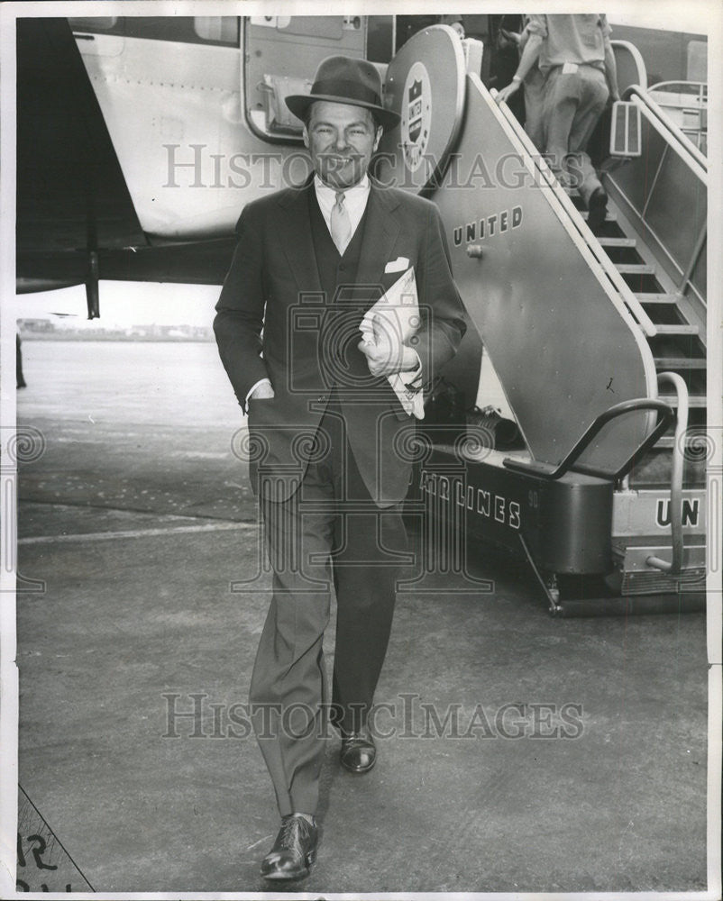 1952 Press Photo Senator Cabot Lodge Midway airport United Air Lines arrive - Historic Images