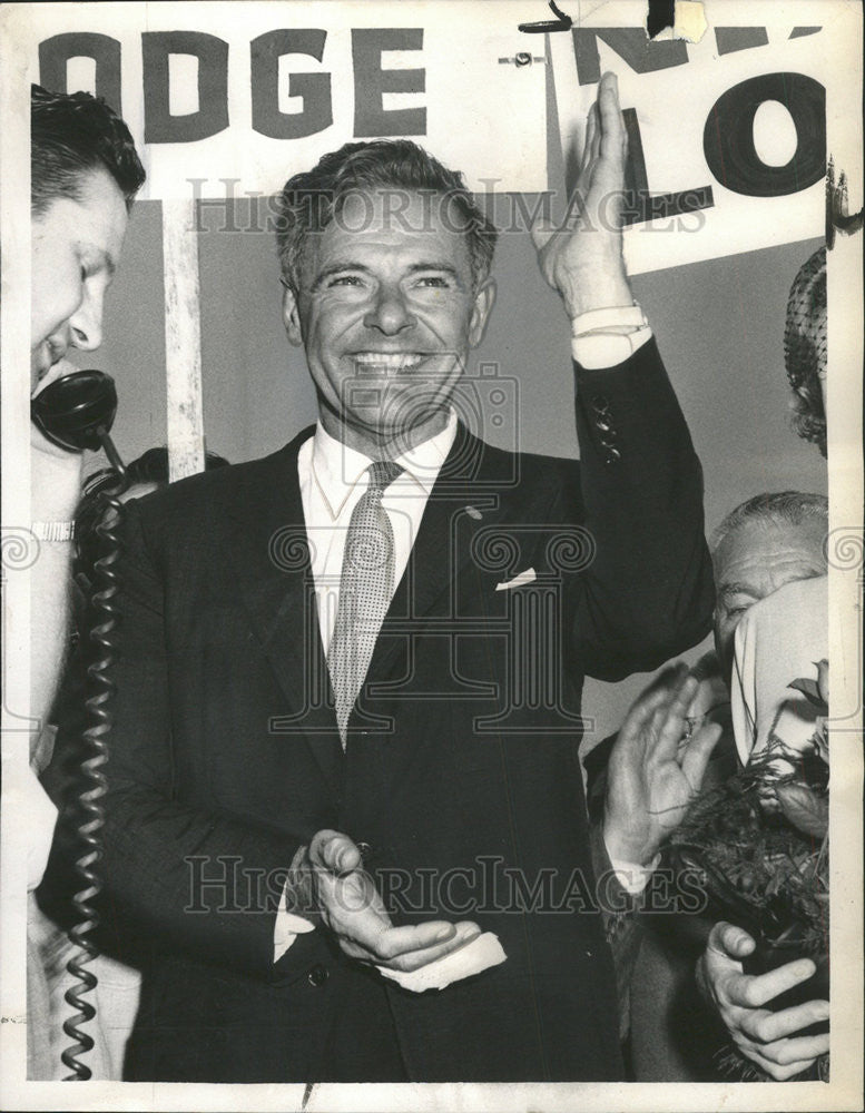 1960 Press Photo Henry Cabot Lodge bandaged little finger right hand - Historic Images