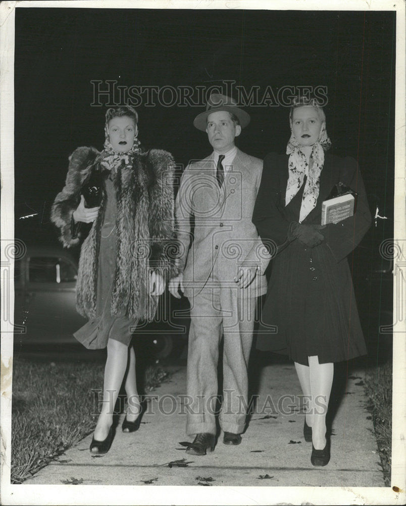 1941 Press Photo Entertainer Lorraine Lenoir Ruth Dreyer Enter La Grange Funeral - Historic Images