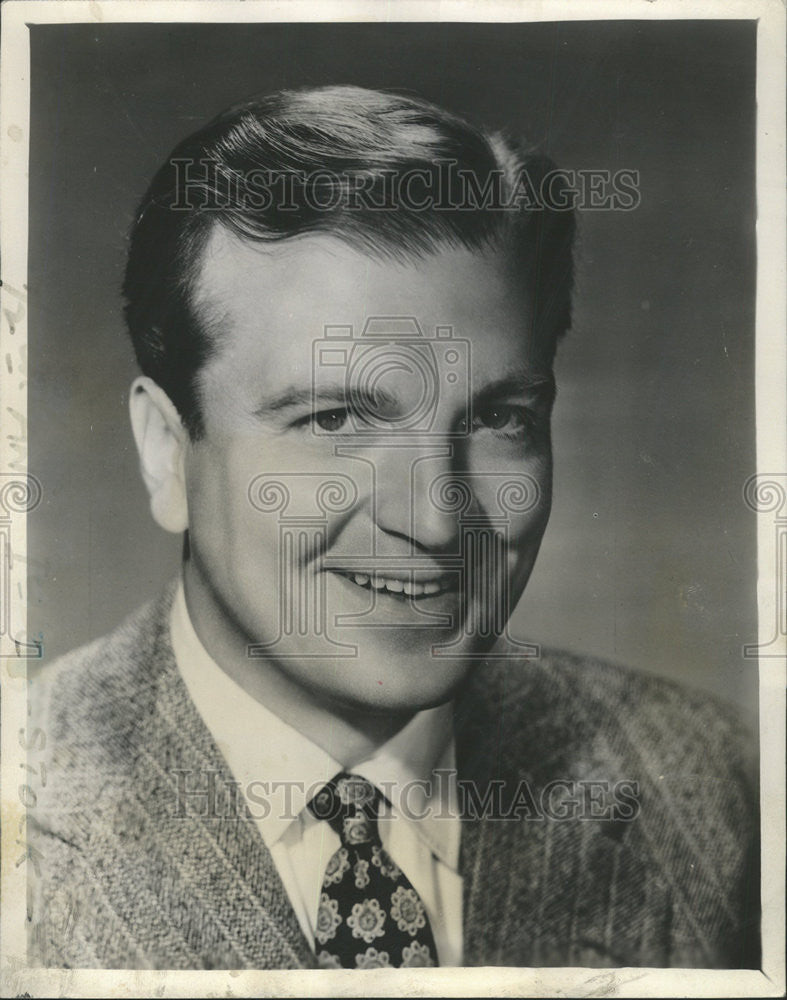 1945 Press Photo Movie Actor John Loder New Emcee Director CBS Silver Theater - Historic Images