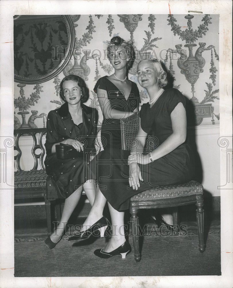 1954 Press Photo Judy Neuses Daria Brown Malcolm Walker costume party annual - Historic Images