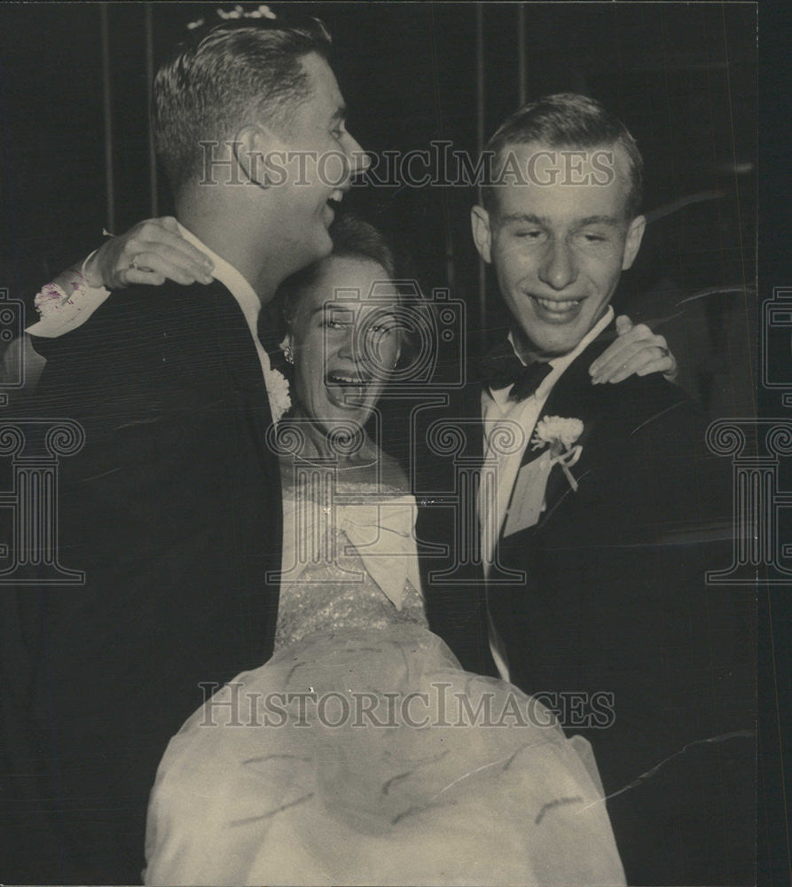 1952 Press Photo Mrs Cyrus Neuses Sheridan rd busy parent Judy prepare society - Historic Images