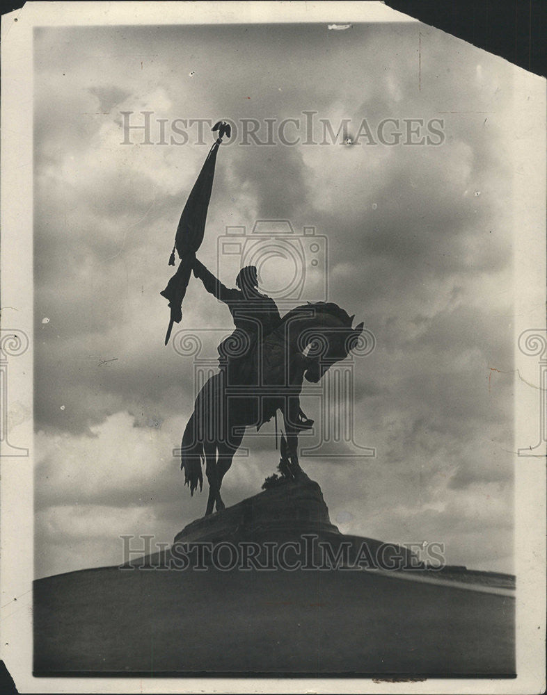 1937 Press Photo Statue of Gen John Logan on horseback in Grant Park Michigan - Historic Images