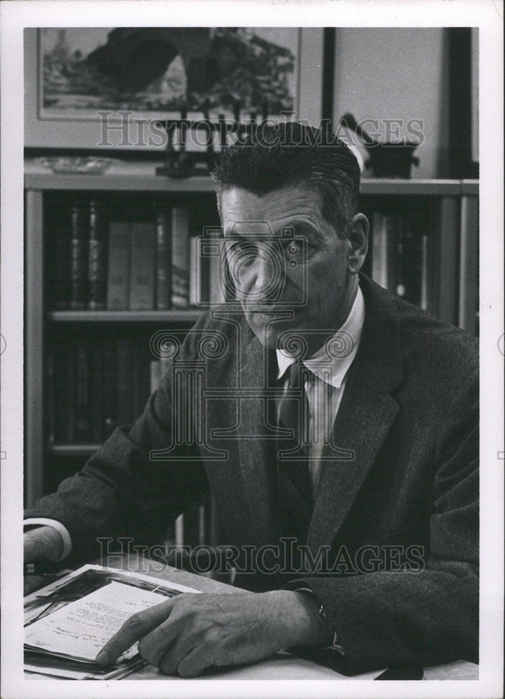 1961 Press Photo John Logan chairman civil engineering Herb Comess - Historic Images