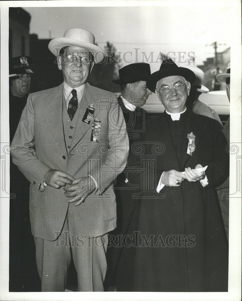 1940 Press Photo Mayor Kelly Arch Bishop Convention Chicago Stadium - Historic Images