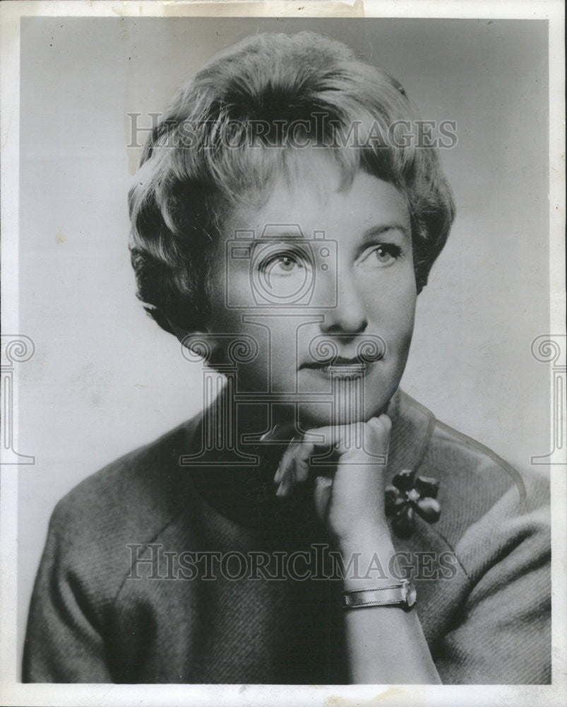 1966 Press Photo Elaine Kendall Author Upper Hand Book - Historic Images