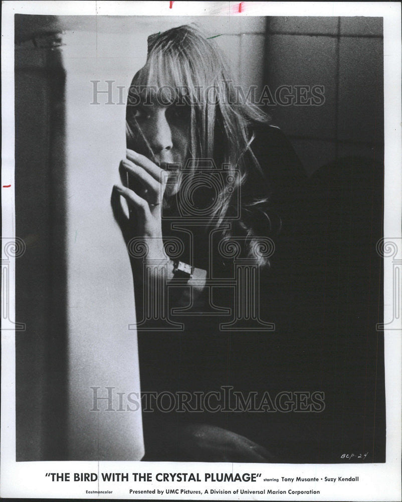 1970 Press Photo Suzy Kendall British Actress Film Role Bird Crystal Plumage - Historic Images