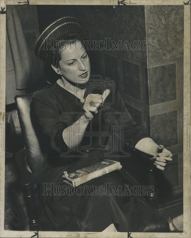 1947 Press Photo LaSalle Olga Legyel Fire Chimney author Book Press Conference - Historic Images