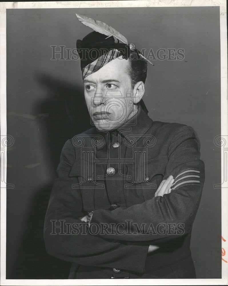 1956 Press Photo David Lewis director Scottish Soldier Hasty Heart Showcase - Historic Images