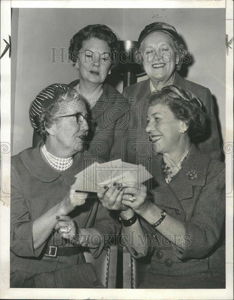 1960 Press Photo Women tee party Mrs Philip Mrs Eugene Mrs Eugene Mrs Lawrence - Historic Images