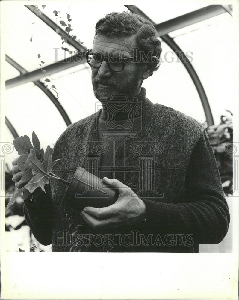 1985 Press Photo Charles Lewis Horticulturalist administrator Morton Arboretum - Historic Images