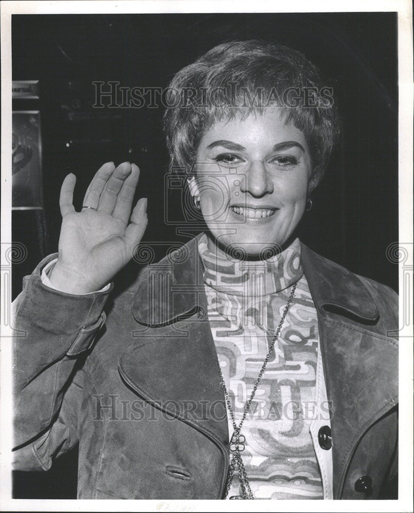 1970 Press Photo Janis Martin OHare Airport Bluebeard Castle American rockabilly - Historic Images