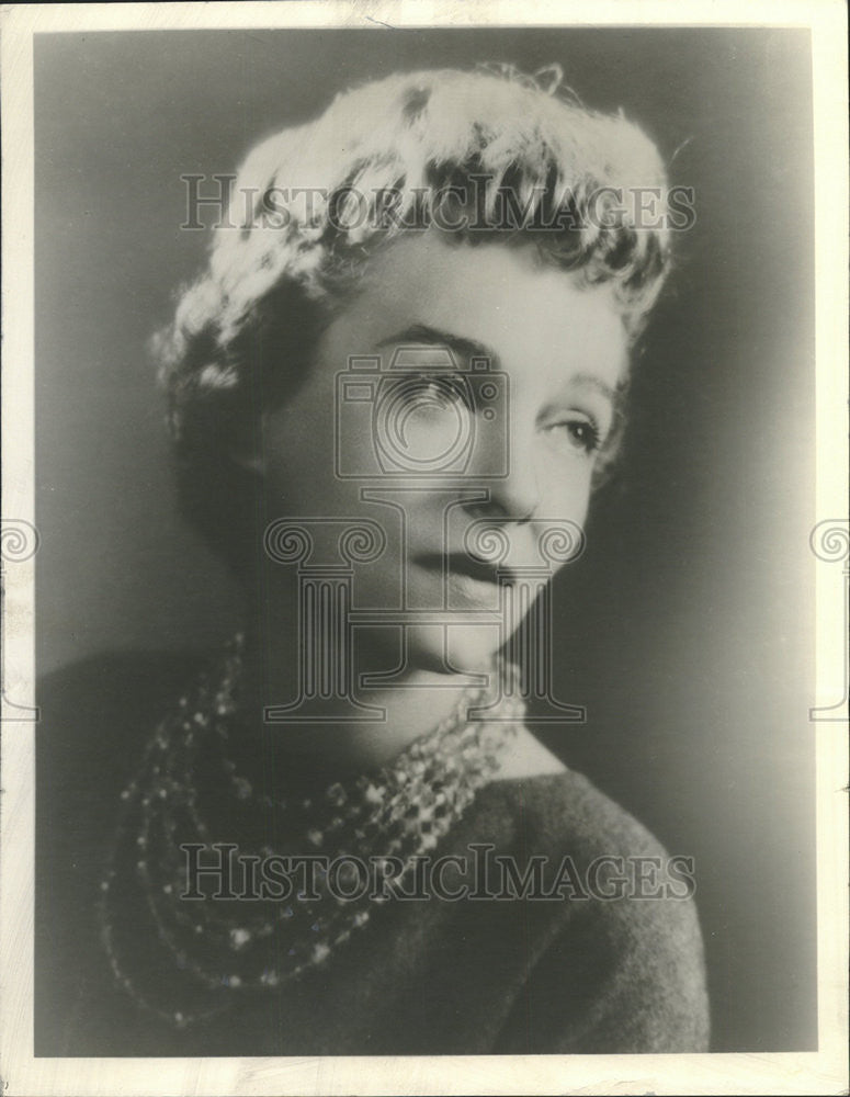 1952 Press Photo Hester Martin Beauty Consultant Marie Earle - Historic Images