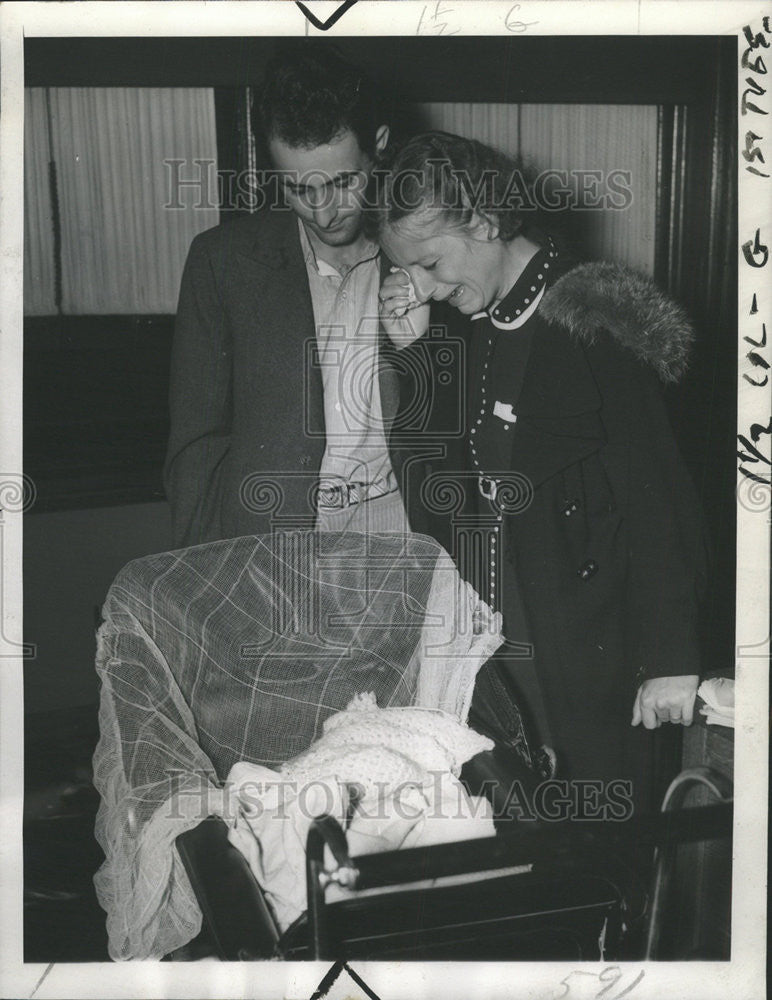 1937 Press Photo Mrs Herman Lucas Diane Broadway ave Baby Carriage Daughter - Historic Images