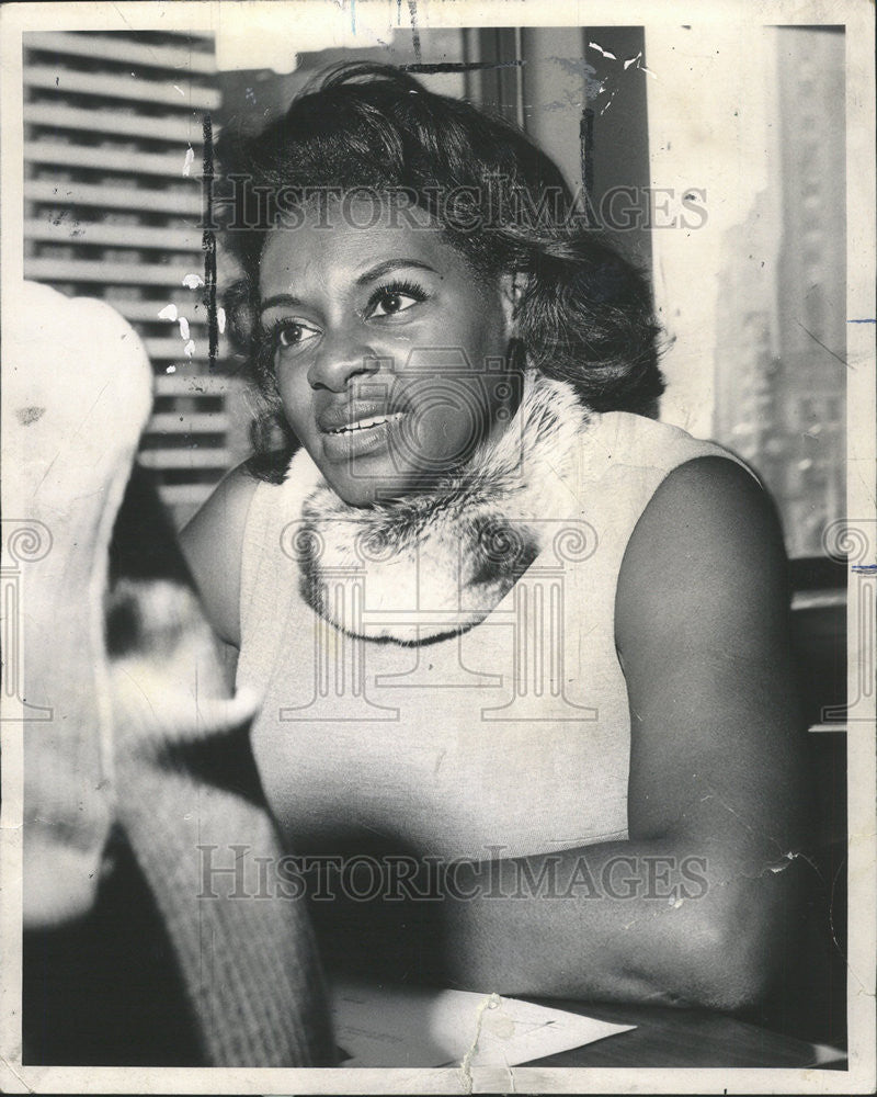 1971 Press Photo Ouida Lindsey Writer For Real Chicago-Sun Times. - Historic Images