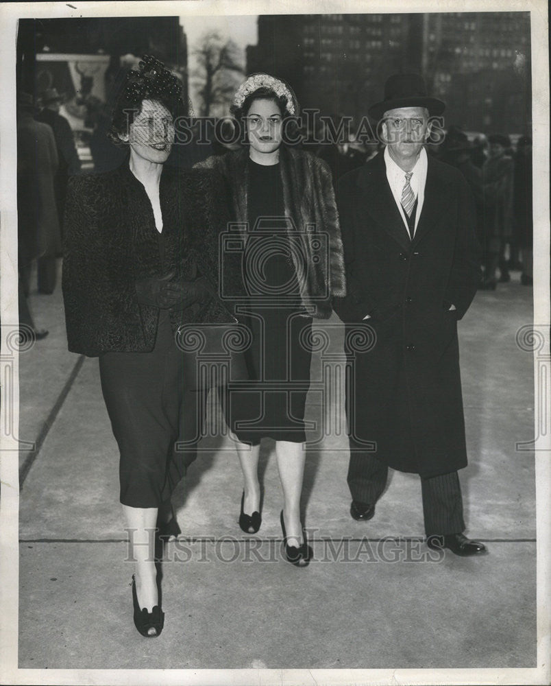 1947 Press Photo Mr Mrs Nathaniel Leverone Meredith Easter Parade - Historic Images